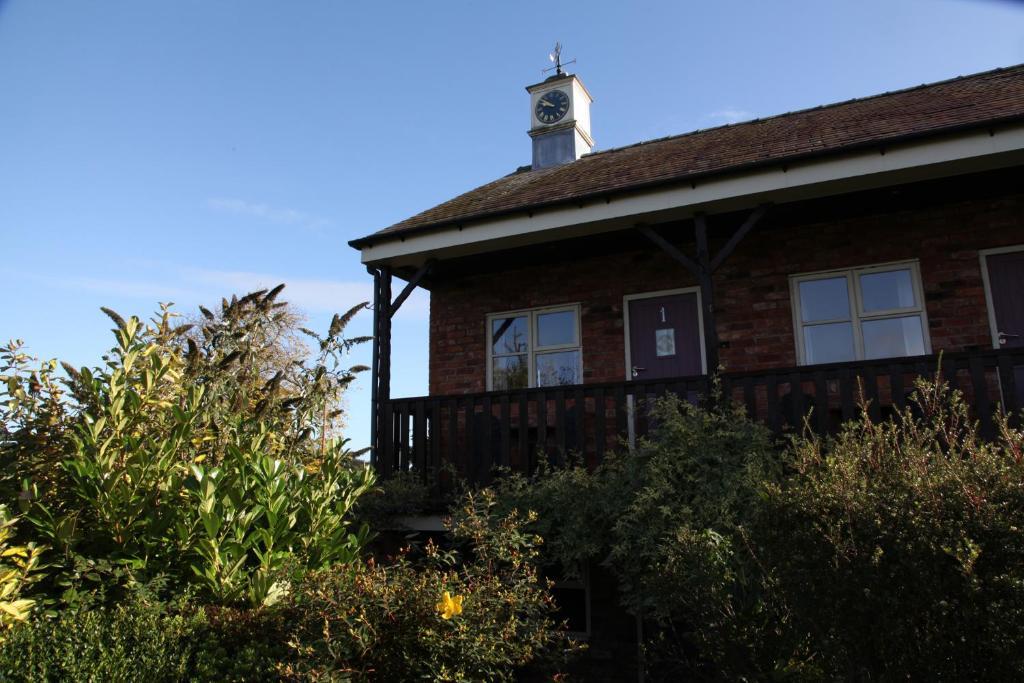 Hanmer Arms Exterior photo