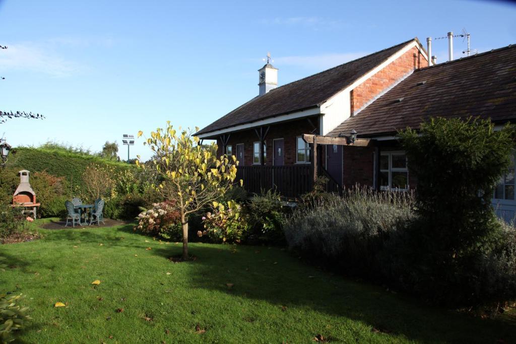 Hanmer Arms Exterior photo